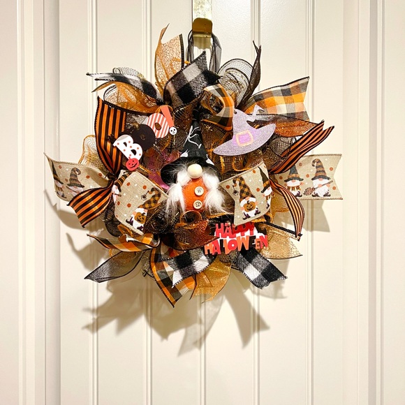 13 inch Halloween Ribbon Wreath Black White Gnome MW13 - Picture 3 of 13